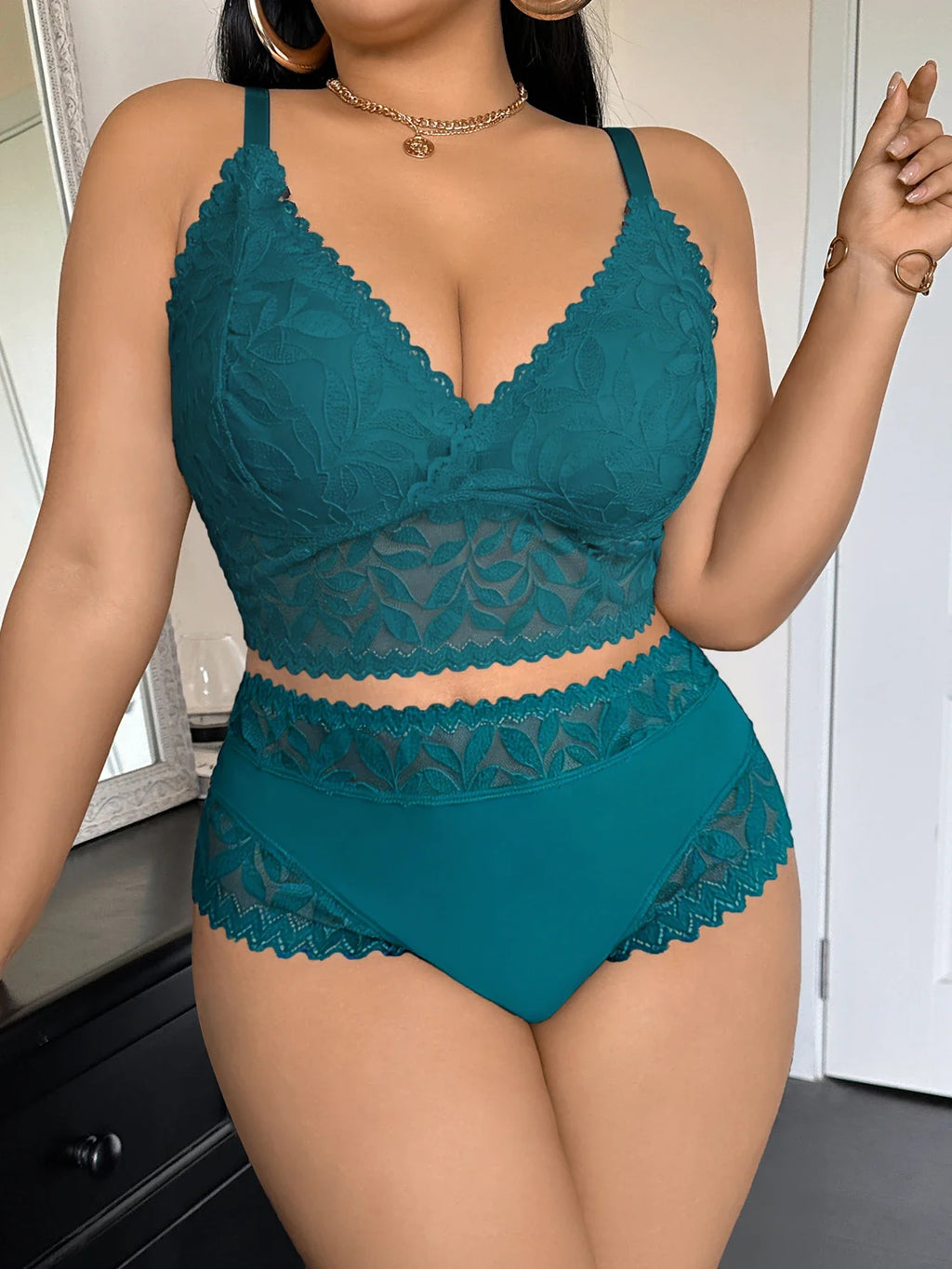 Plus-Size Floral Lace Lingerie Set