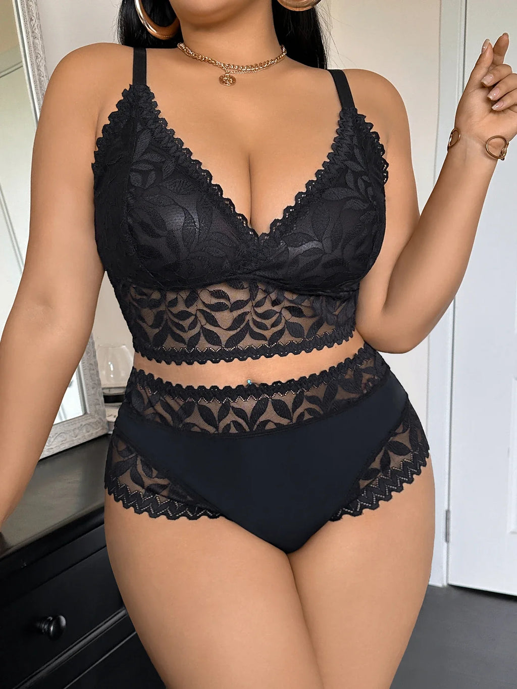 Plus-Size Floral Lace Lingerie Set