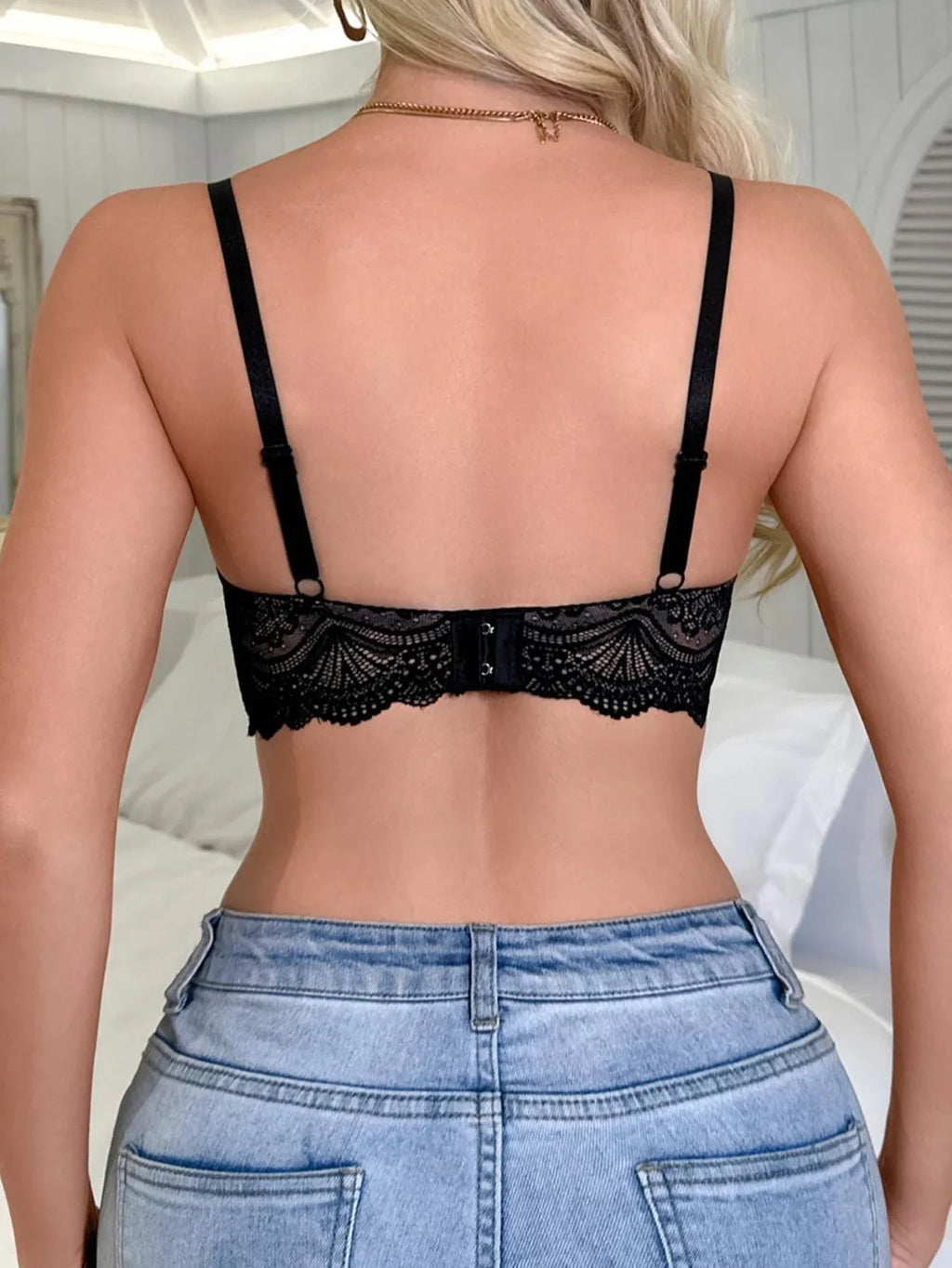 Scalloped Lace Plunge Underwire Bra