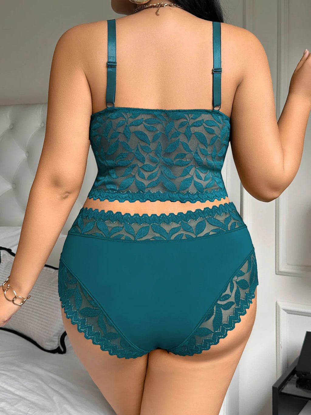 Plus-Size Floral Lace Lingerie Set