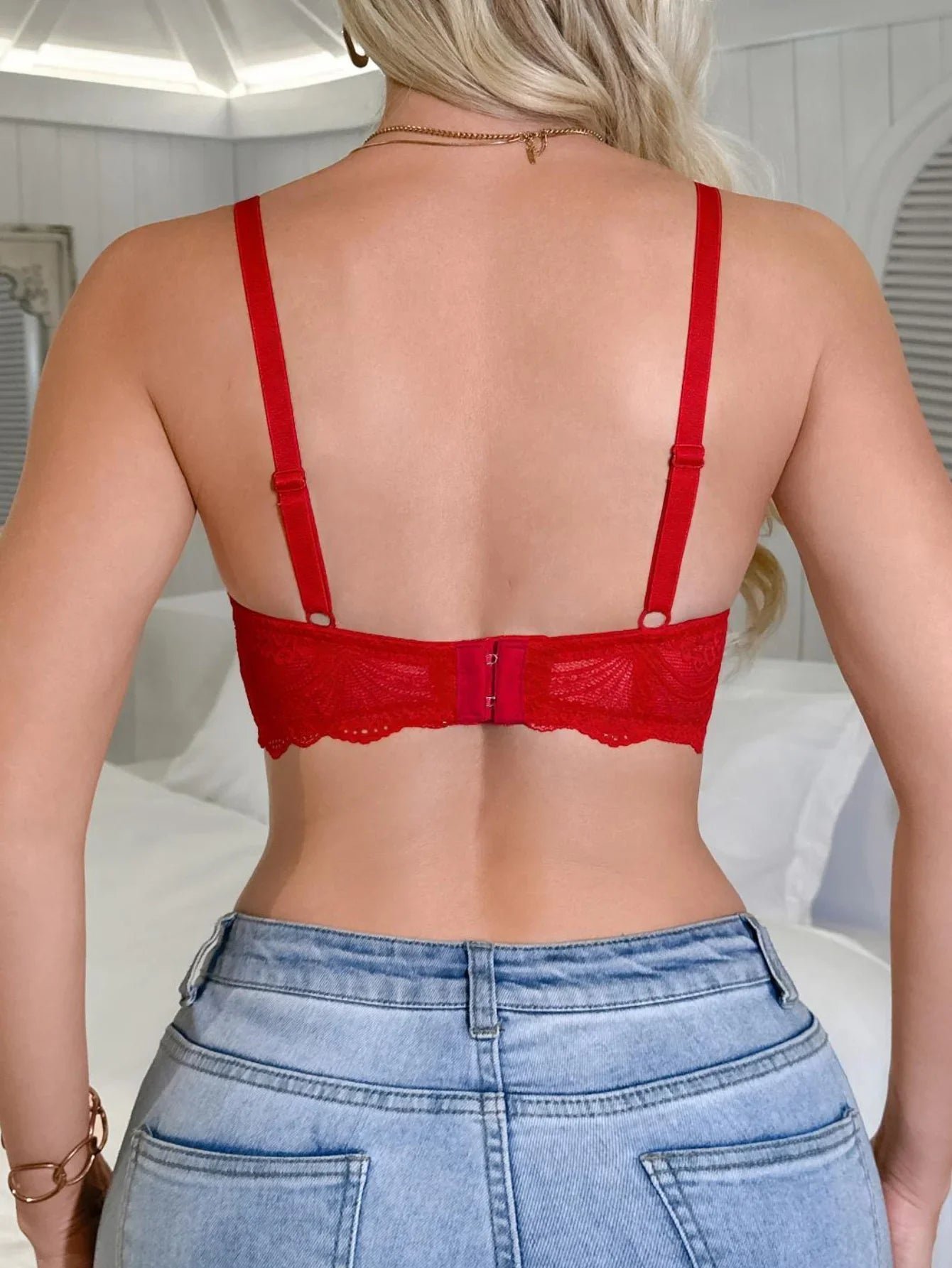 Scalloped Lace Plunge Underwire Bra