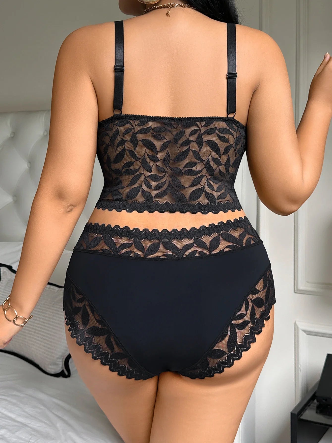 Plus-Size Floral Lace Lingerie Set