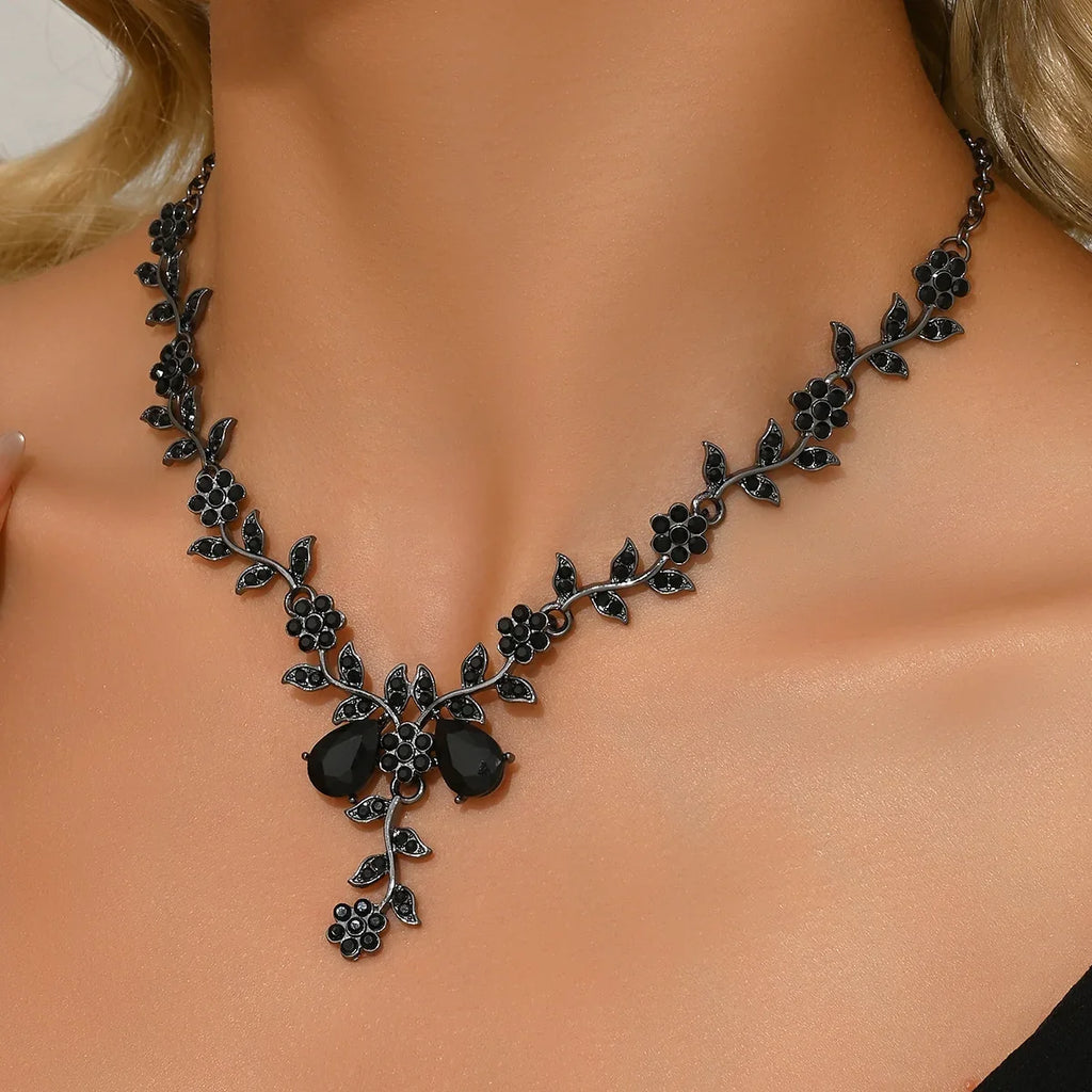 Water Drop Leaf Pendant Necklace