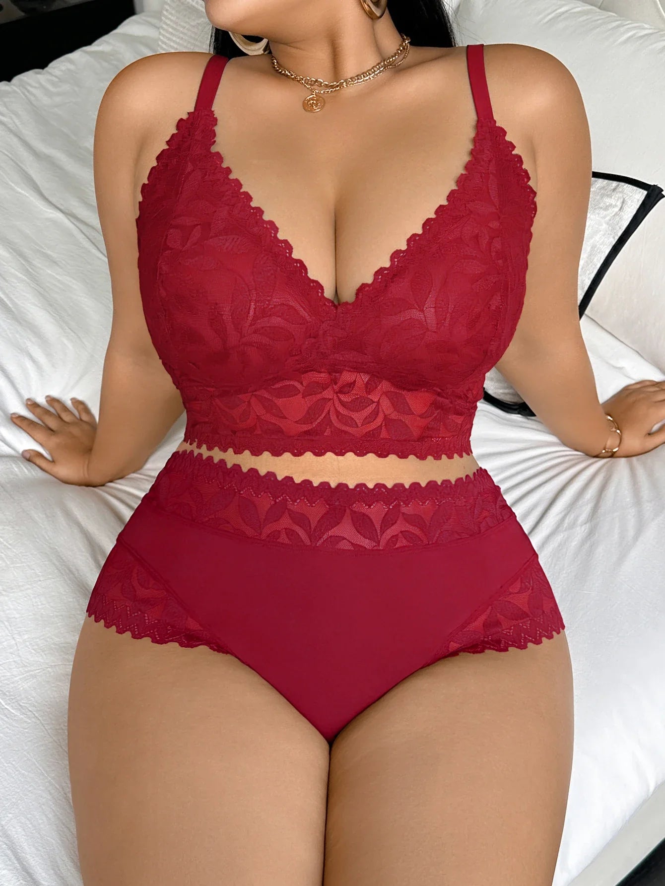 Plus-Size Floral Lace Lingerie Set